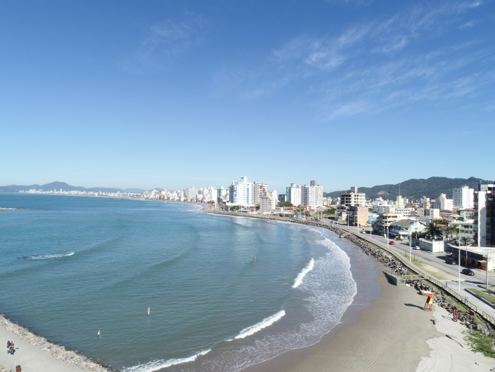 projeto-de-engordamento-da-praia-do-gravata-e-apresentado-em-navegantes,-visando-ampliar-area-e-atrair-turistas.