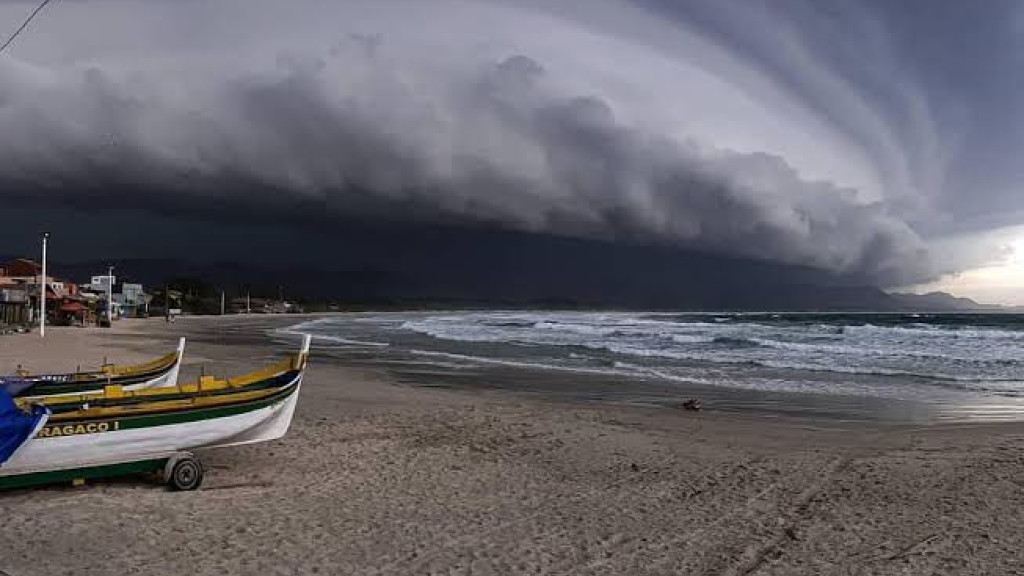 ciclone-extratropical-provoca-chuvas-intensas-e-ventos-fortes-em-santa-catarina