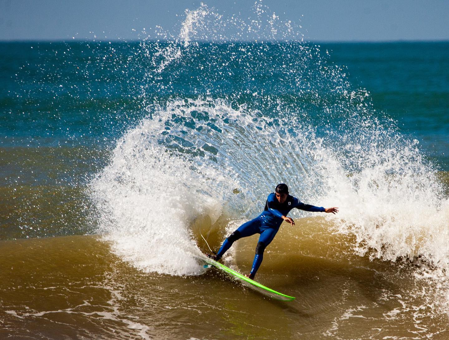 surfista-de-navegantes,-derek-adriano,-recebe-homenagem-por-conquistas-no-cenario-nacional