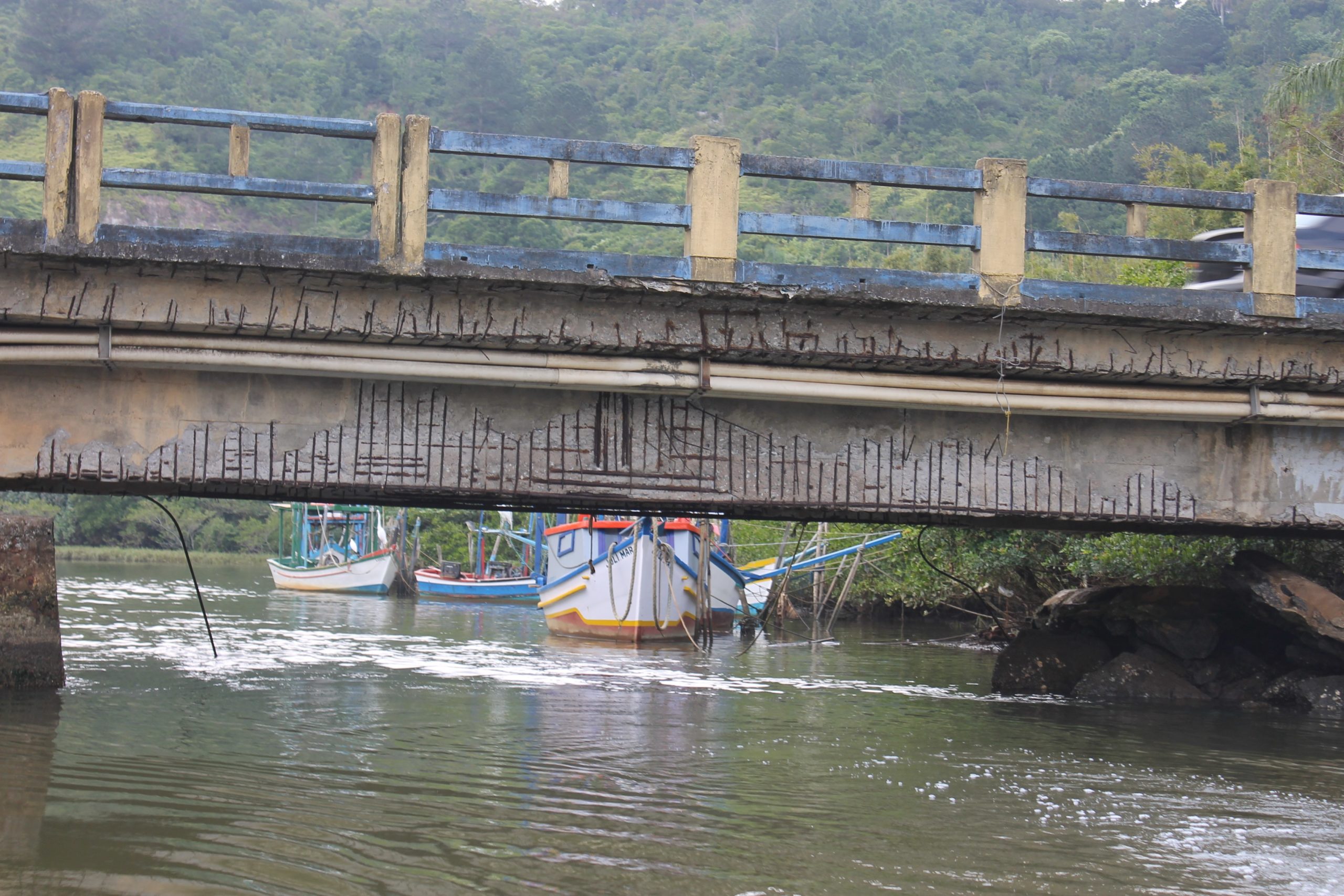 deputada-paulinha-se-comprometeu-com-a-recuperacao-da-ponte-do-rio-gravata,-que-liga-penha-e-navegantes,-no-vale-do-itajai