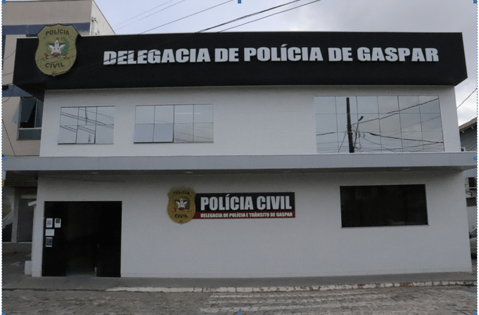 policia-civil-prende-mulher-por-trafico-de-drogas,-organizacao-criminosa-e-corrupcao-de-menores-em-gaspar