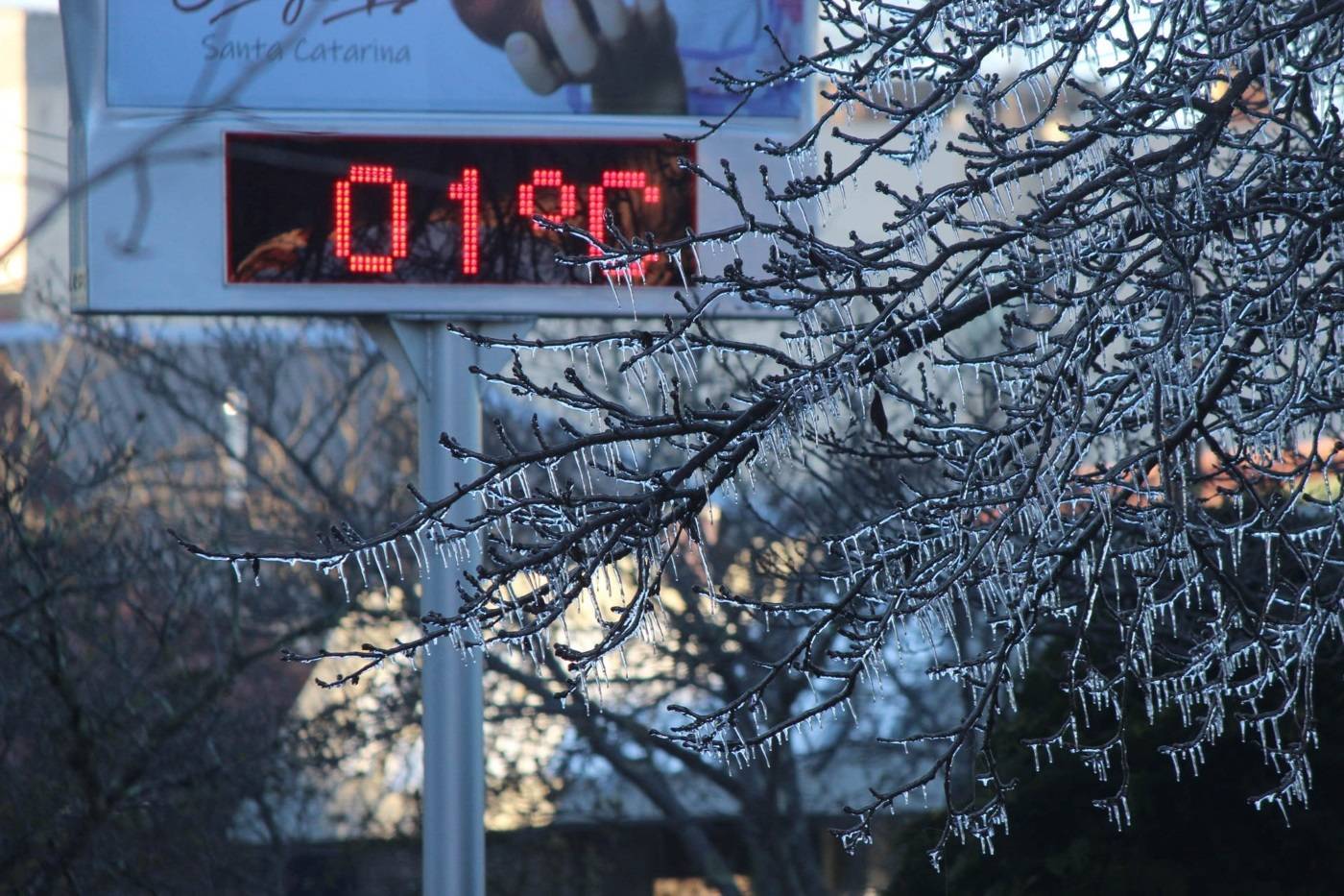 frente-fria-traz-chuva-e-a-partir-de-quarta-feira-vem-mais-frio-por-ai!