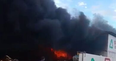 Incêndio em pátio de reciclagem assusta moradores de Navegantes