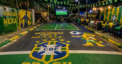 Rua de Navegantes vira palco da Copa do Mundo e atrai visitantes com decoração temática