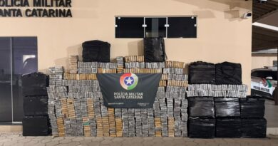 PM apreende mais de 3,5 toneladas de cocaína e prende suspeito após perseguição entre Navegantes, Penha e Itajaí