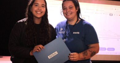 Alunos da Escola Móvel em Navegantes devem retirar certificados dos cursos